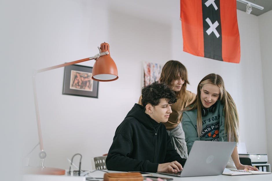 Pungi kraft sigilate termic pe un raft de depozitare